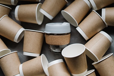 Benefits to serving hot drinks in paper cups