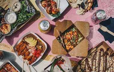 Market your brand with a bespoke paper lunch box